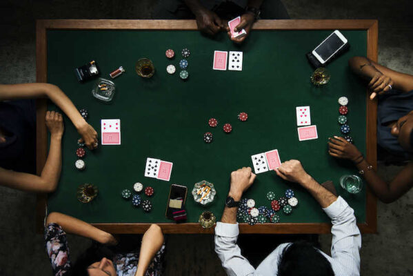 Áp dụng kỹ thuật chơi Poker khôn ngoan và chuẩn xác