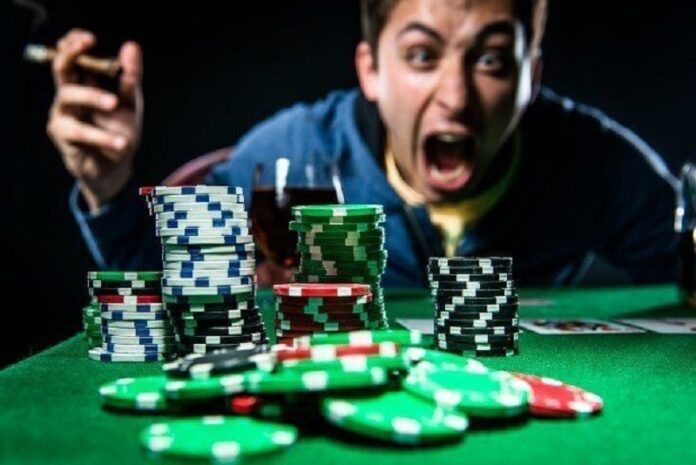 Cùng nhà cái May88 điểm qua người chơi Poker thua nhiều tiền nhất